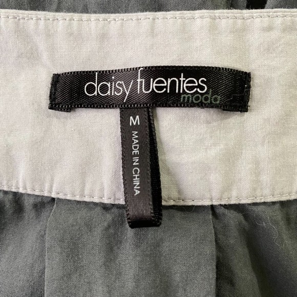 Daisy Fuentes Colorblock Gem Accent Sleeveless Top Size Medium Grey Black - Picture 4 of 5